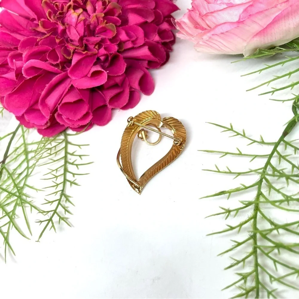 VINTAGE⚜️Cultured Pearl Etched Golden Heart Pin - Picture 4 of 5